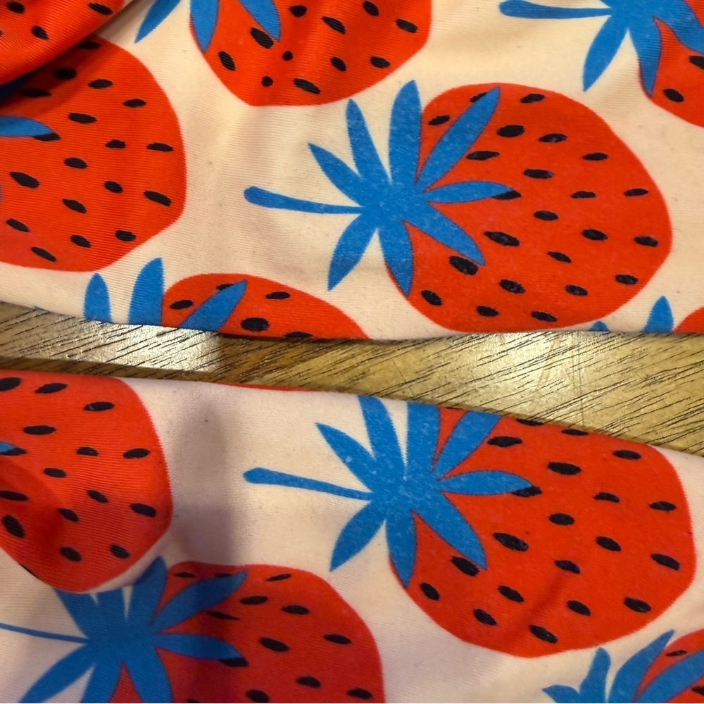 Hanna Andersson Red & Blue Strawberry Rashguard flaw - Picture 5 of 6